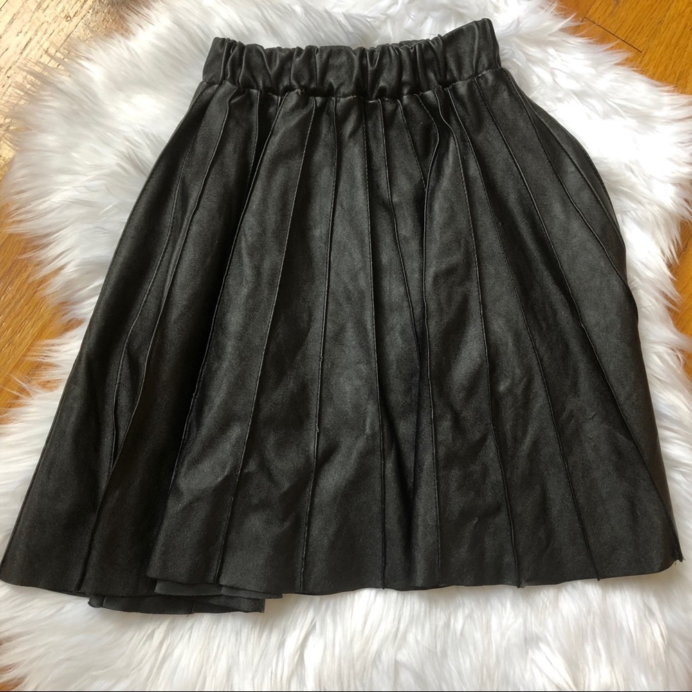 💛5/$20 Princess VERA WANG pleather Skirt